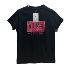 NWT Nike Sportswear Pink Swoosh Logo‎ Youth Large Black Short Sleeve T-shirt